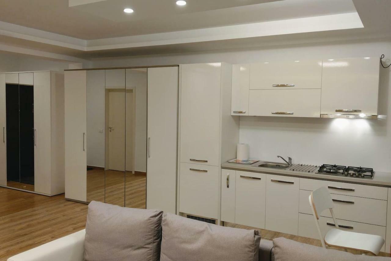 Studio 10 บุชเตนี ภายนอก รูปภาพ