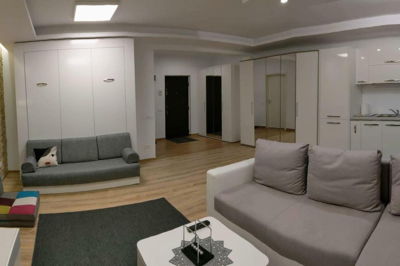 Studio 10 บุชเตนี ภายนอก รูปภาพ