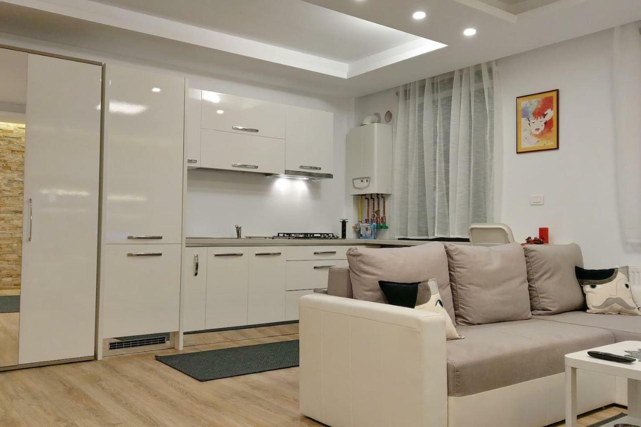 Studio 10 บุชเตนี ภายนอก รูปภาพ