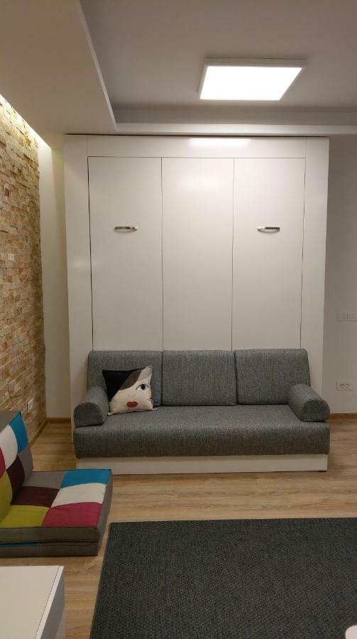 Studio 10 บุชเตนี ภายนอก รูปภาพ