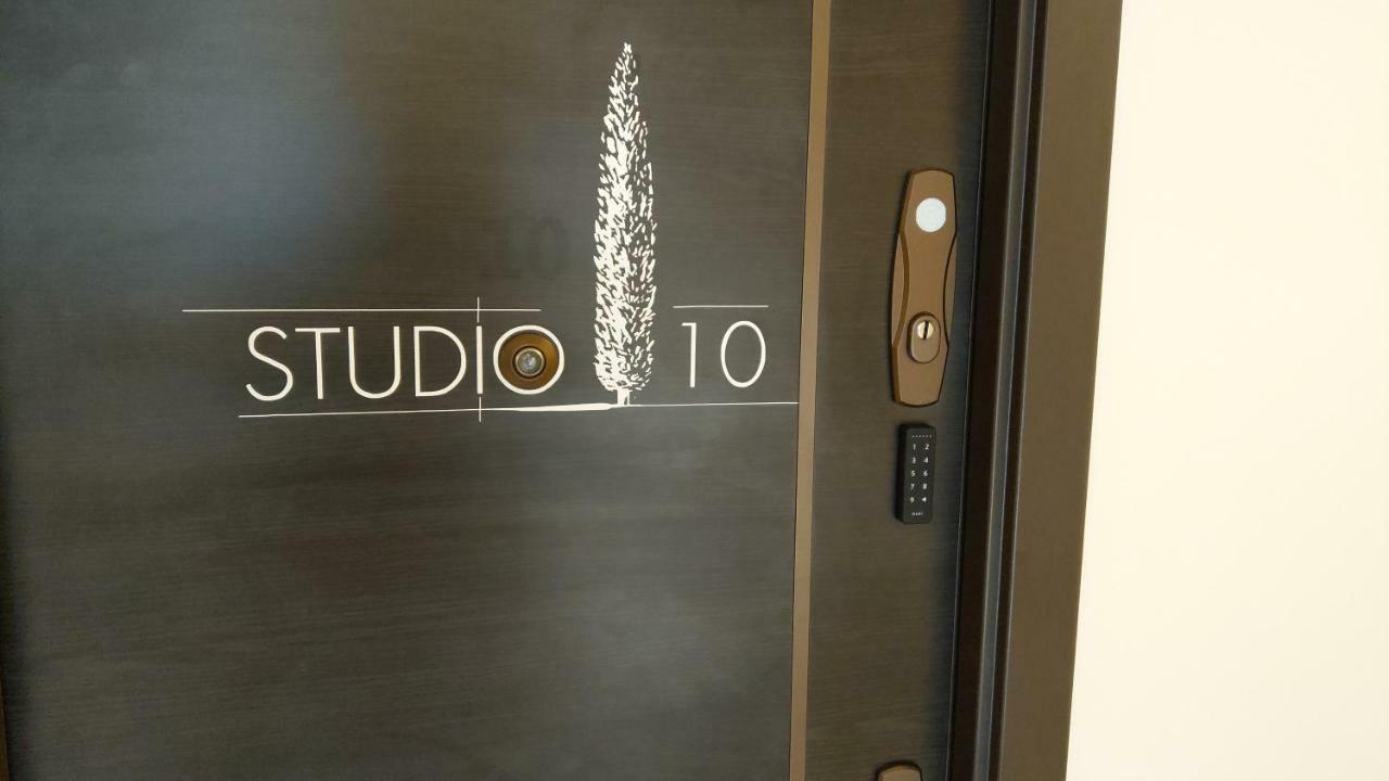 Studio 10 บุชเตนี ภายนอก รูปภาพ