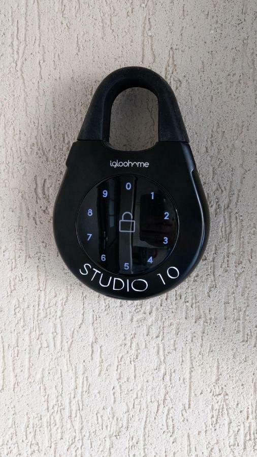 Studio 10 บุชเตนี ภายนอก รูปภาพ